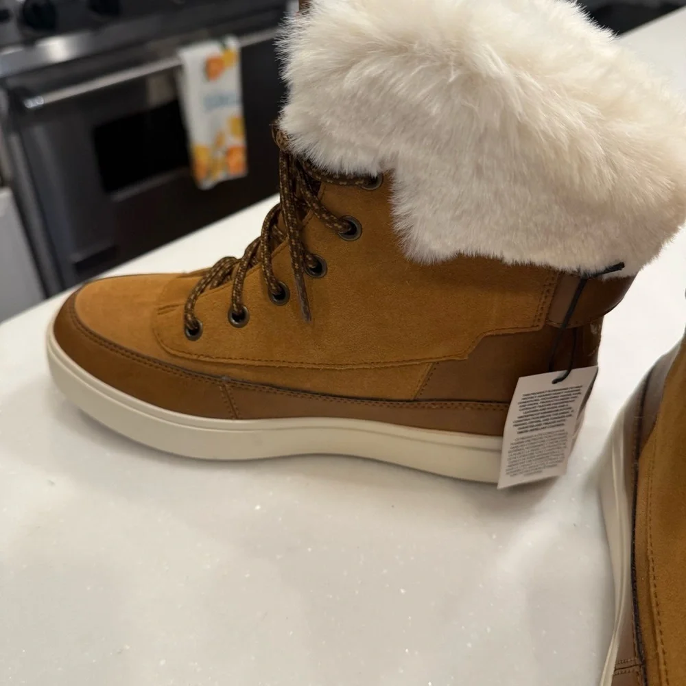 Koolaburra by UGG Women’s Ryanna Suede boots Chestnut Sz 6 NEW
